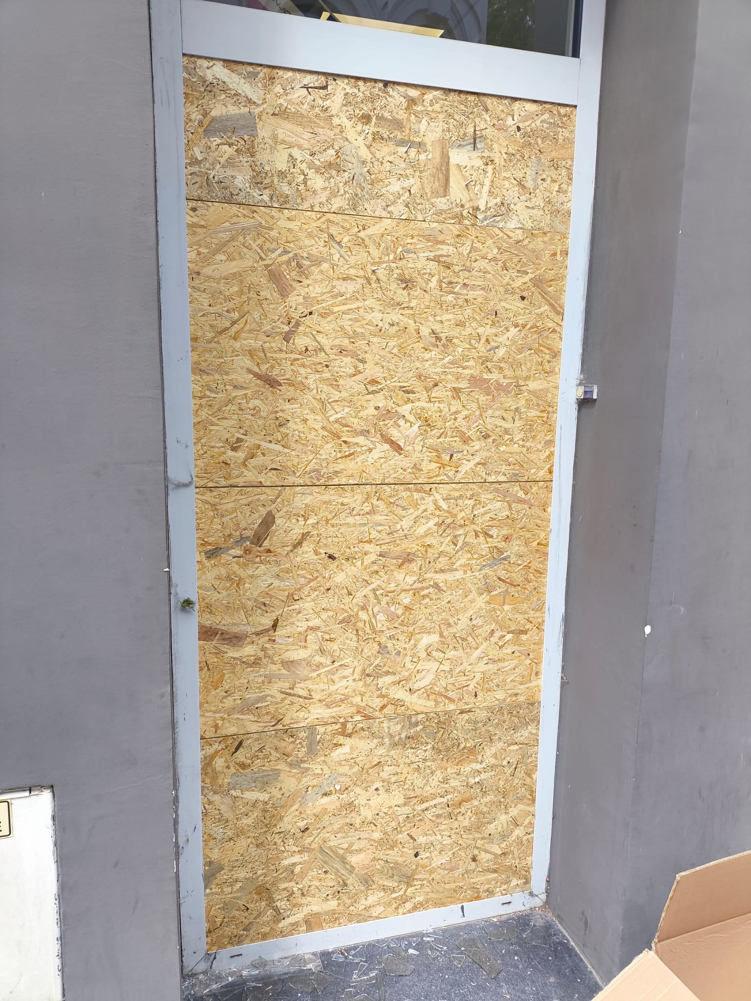 Fermeture provisoire vitrine, baie vitrée ou fenêtre Lille