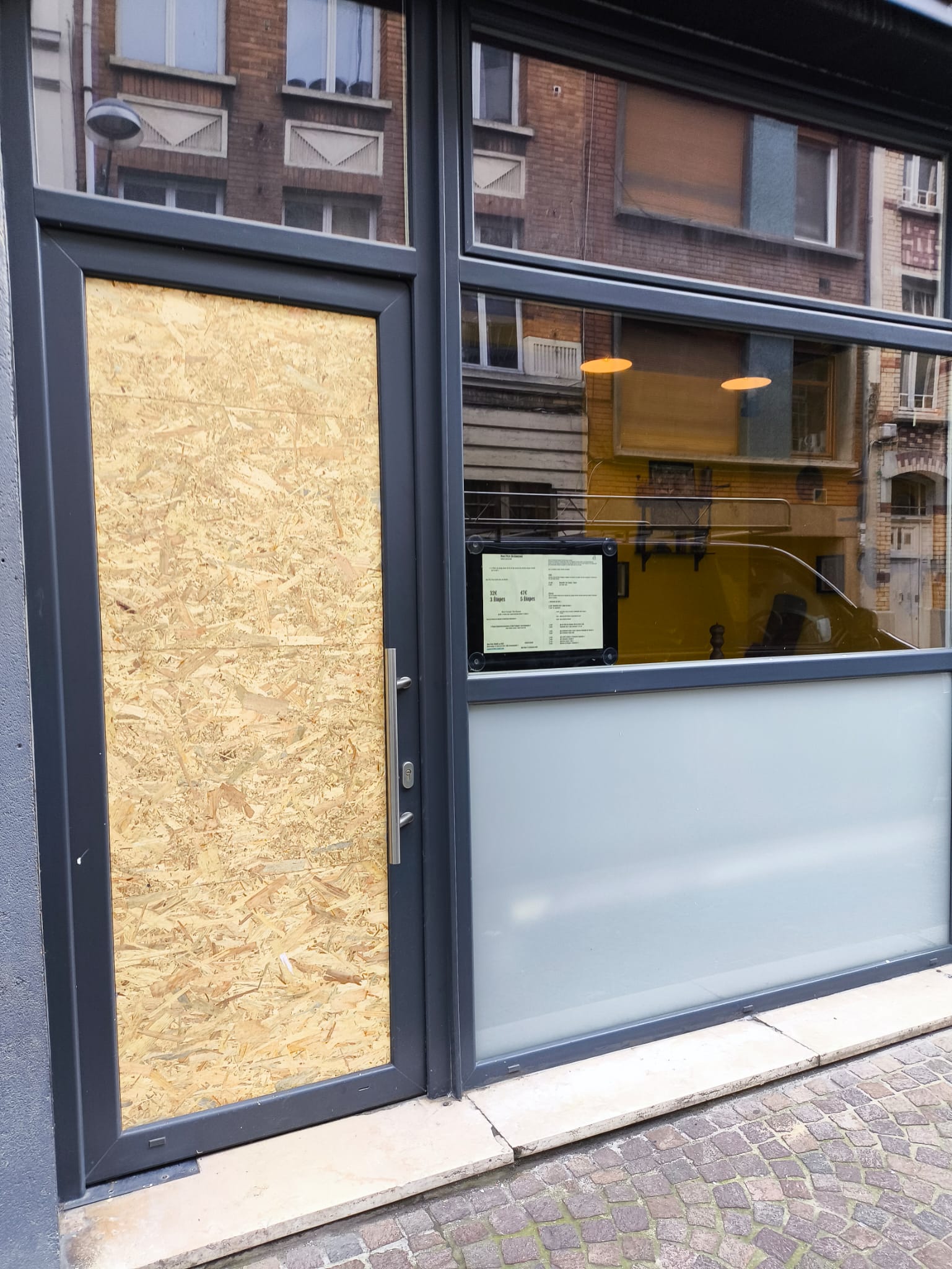 fermeture provisoire d'une vitrine Lille