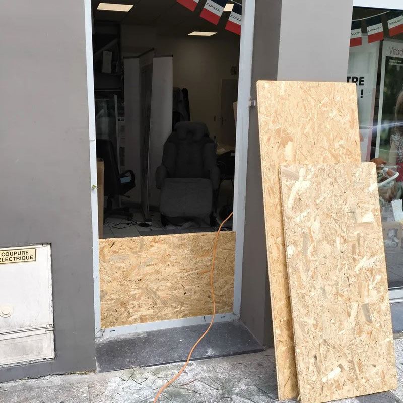 Fermeture provisoire vitrine Lille 59