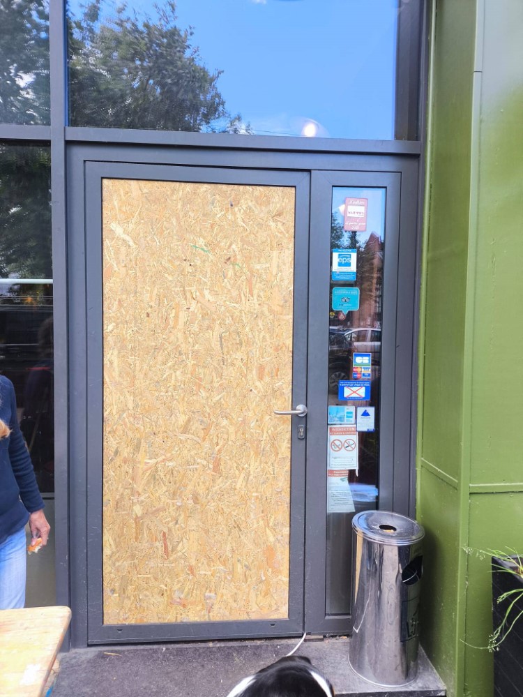 fermeture provisoire vitrine Lille